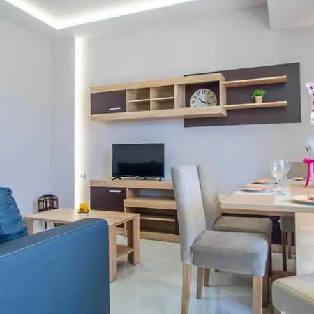 Modern Roof * זקינטוס טאון